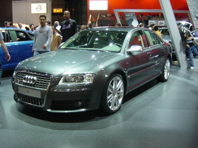 audi s8 side view