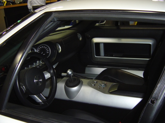 ford-gt-interior-view