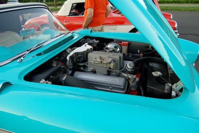 1957-Corvette-Convertible-engine