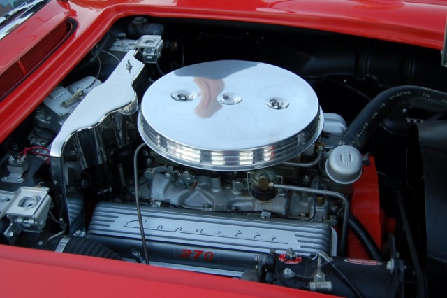 1958-Corvette-Convertible-engine