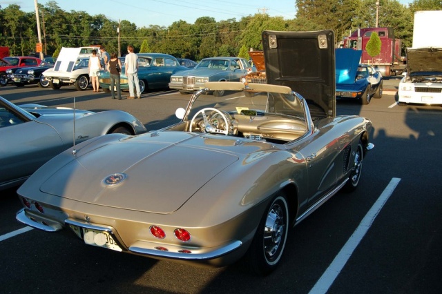 1962-Corvette-Convertible-rear