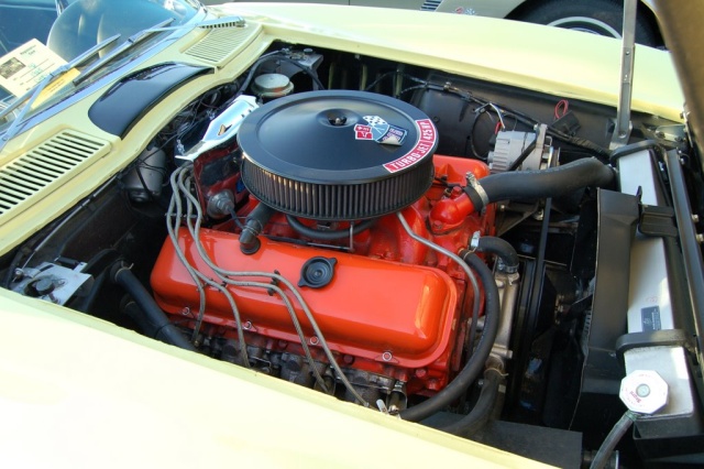 1965-Corvette-Sting-Ray-engine