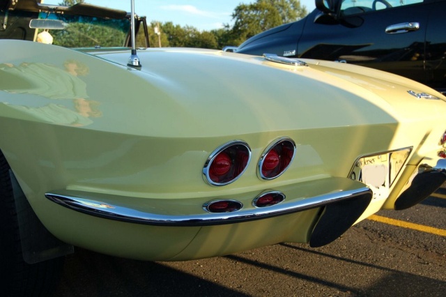 1965-Corvette-Sting-Ray-rear-lights