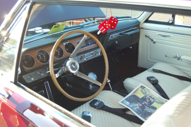1965-GTO-Pontiac-interior