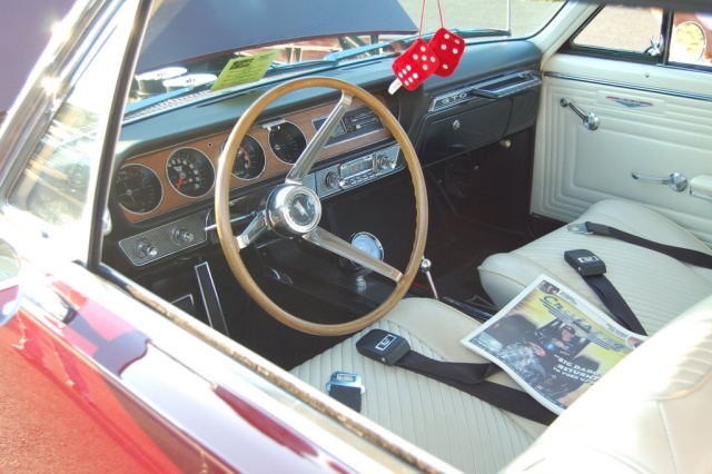 1965-GTO-Pontiac-interior-2