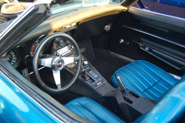 1968-Corvette-Convertible-interior-close