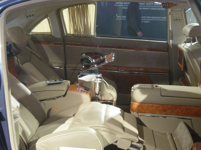 maybach interior rear seat with bar