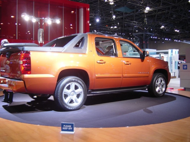 chevy avalanche side view